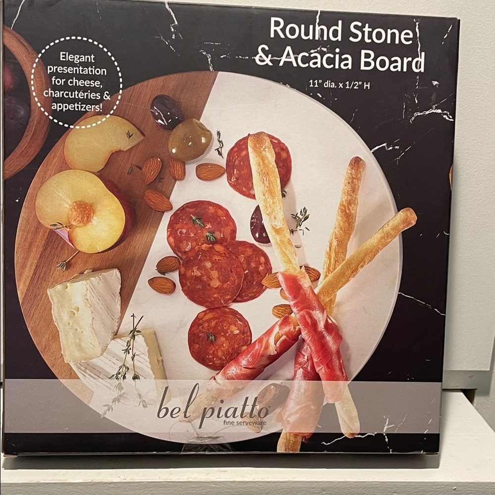 NWT Round Stone & Acacia Board - White and Brown